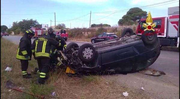 Auto si ribalta nel Ragusano, grave una donna