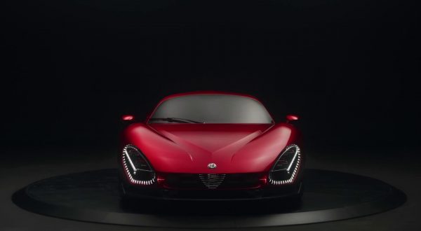 Torna in produzione l’Alfa Romeo 33 Stradale