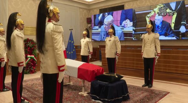 I funerali di Napolitano, le immagini del feretro che lascia il Senato