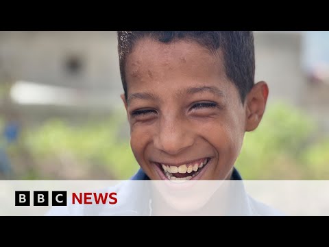 How one blind boy helped rebuild his school in Yemen – BBC News