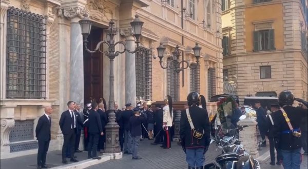 Napolitano, il feretro è giunto al Senato