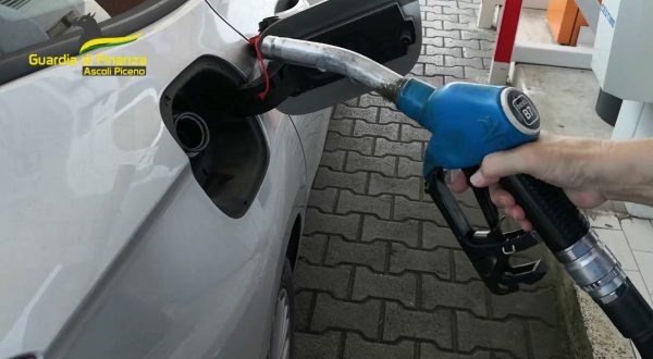 Ad Ascoli Piceno 22 violazioni durante controlli sul prezzo carburante