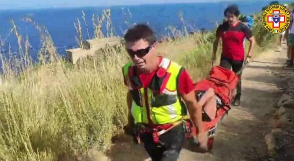 Turista romana si infortuna nel Trapanese, soccorsa e tratta in salvo