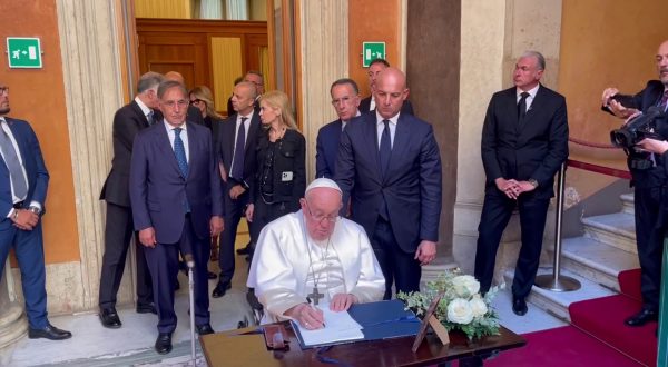 Napolitano, Papa Francesco alla camera ardente