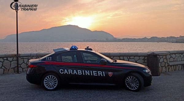 All’alt dei Carabinieri butta dal finestrino 1 kg di cocaina, arrestato