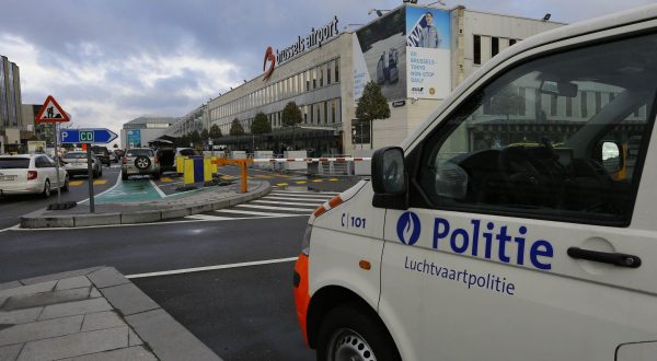 Attentato a Bruxelles, sospettato ferito dalla polizia