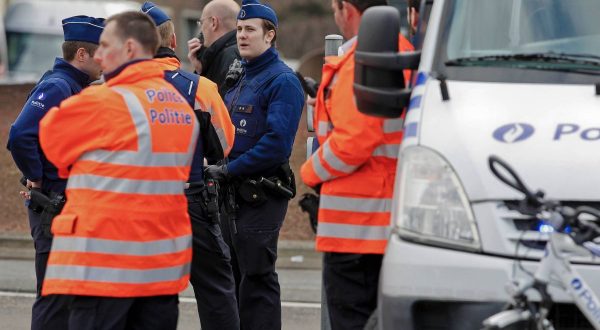 Bruxelles, morto il sospetto attentatore. Si cercano altre due persone