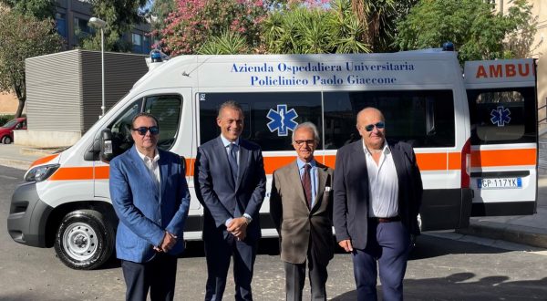 Policlinico di Palermo, consegnata l’ambulanza donata da Enav