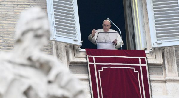 Papa “Ogni guerra è una sconfitta, fratelli fermatevi”