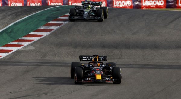 Verstappen vince il Gp Usa su Hamilton e Norris, Sainz 4°