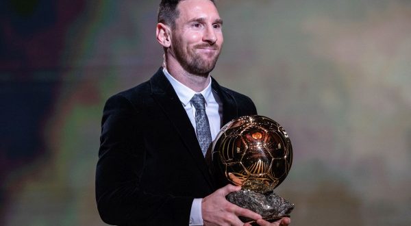 Trionfa ancora Messi, vince il suo ottavo Pallone d’Oro