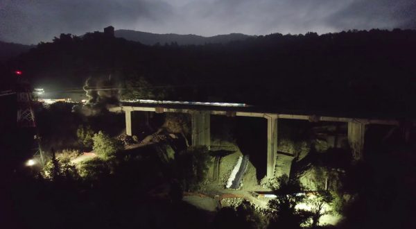 A1, la demolizione di un viadotto con cinque esplosioni