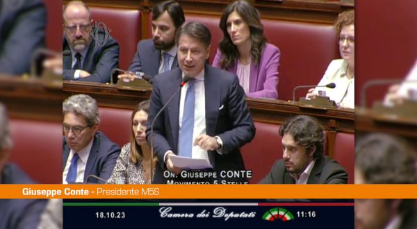 Salario minimo, Conte “Governo ha voltato le spalle agli italiani”