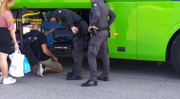 Arrestato a Pescara clandestino con quasi 5 kg di marijuana