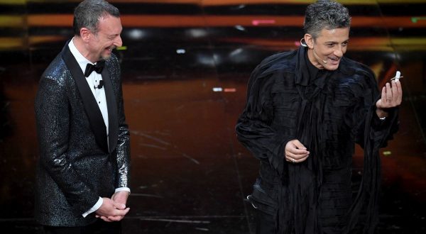 Sanremo, Fiorello “Sarò sul palco della finale per portare via Amadeus”