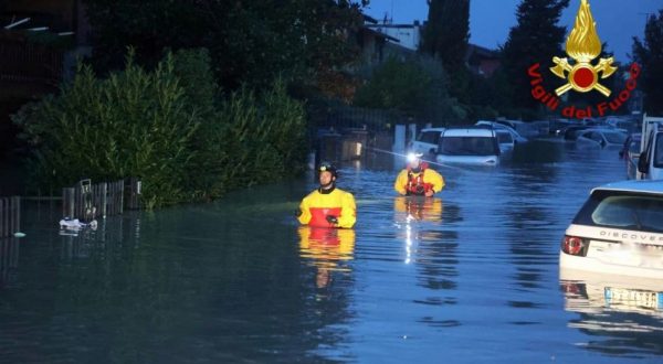 Maltempo, continua l’allerta e stato d’emergenza, in Toscana 6 vittime