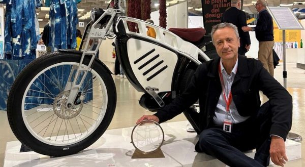 La e-bike Arlix Granturismo premiata alla Florence Biennale Arte + Design