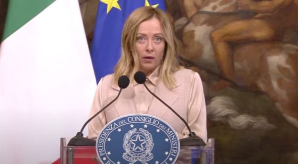 Meloni “Accordo con Albania per due centri gestione migranti illegali”