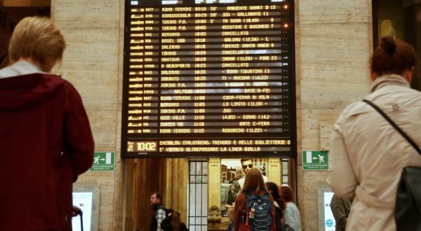 Sciopero del settore trasporti dalle 9 alle 13, Salvini soddisfatto