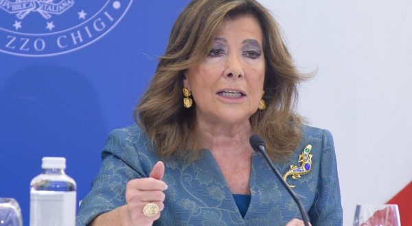 Casellati “Contro la violenza sulla donne le leggi non bastano”