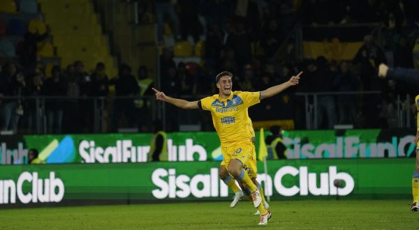 Monterisi nel recupero, il Frosinone batte 2-1 il Genoa