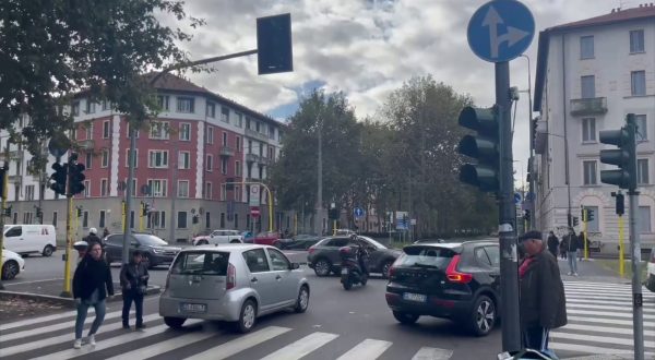 Milano, semafori spenti alla Bocconi e traffico in tilt