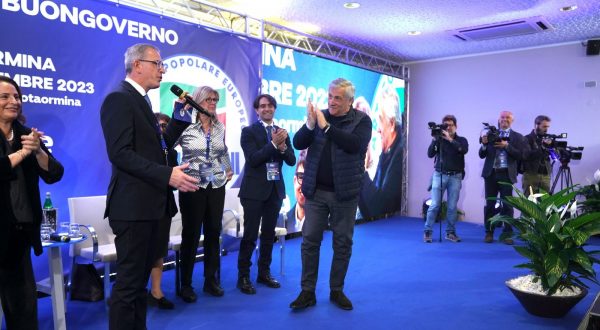 Forza Italia, a Taormina il meeting con 2 mila partecipanti e 70 interventi