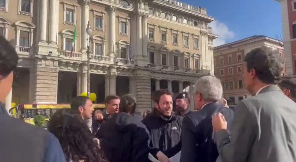 “Delinquente”, “Buffone”. Rissa Coldiretti-+Europa a Palazzo Chigi