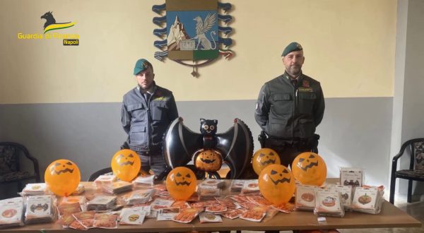 Halloween, sequestrati a Napoli oltre 100.000 prodotti contraffatti