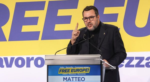 Salvini “Vogliamo cambiare la Ue, basta veti ai partiti sgraditi”