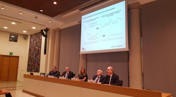 Intesa Sanpaolo, 95% famiglie indipendente finanziariamente