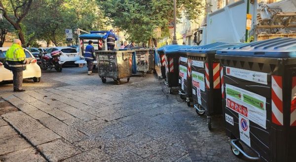 Decoro urbano, Rap sostituisce a Palermo 850 cassonetti rotti o fatiscenti