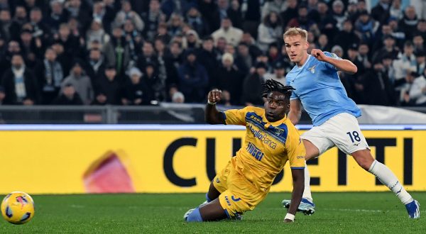 Soulè illude il Frosinone, la Lazio rimonta e vince 3-1