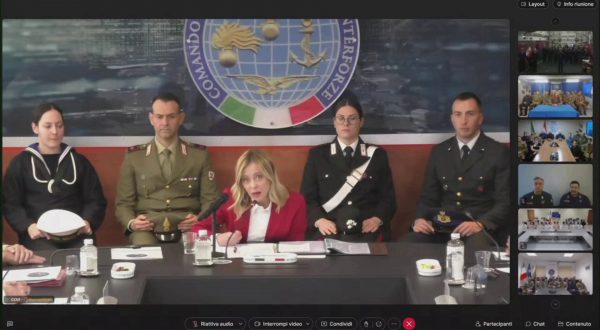 Meloni ai militari all’estero “Lavoriamo al meglio per l’Italia”