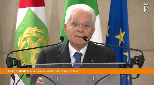 Mattarella “Viviamo tempi non ordinari, pianeta a rischio”