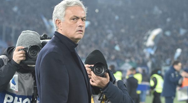 La Roma esonera Mourinho “Serve un cambiamento immediato”