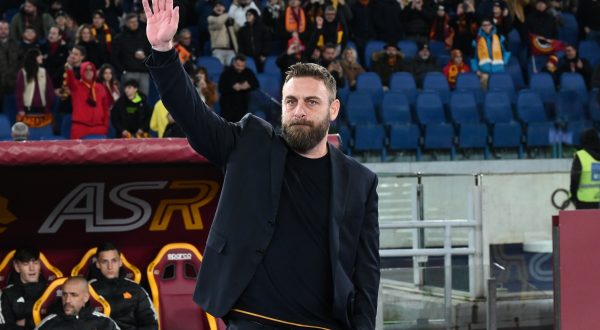 Esordio con vittoria per De Rossi, Roma-Verona 2-1