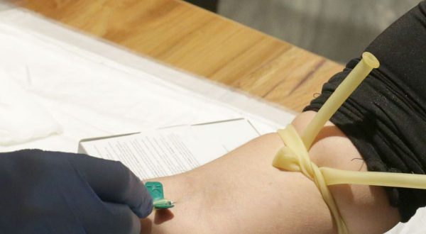 Test e vaccinazioni per prevenire malattie sessualmente trasmissibili