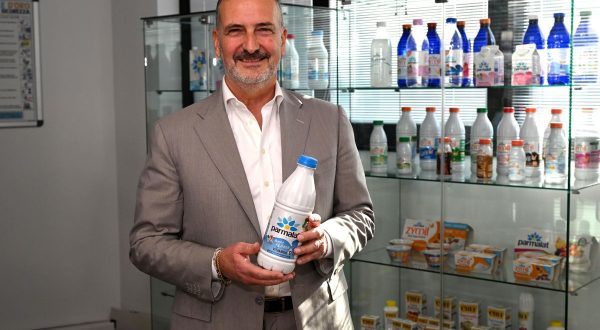 Parmalat, in Italia prima bottiglia in plastica PET bianco riciclabile