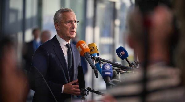 Stoltenberg “Potenziali tensioni in Kosovo e Bosnia-Erzegovina”