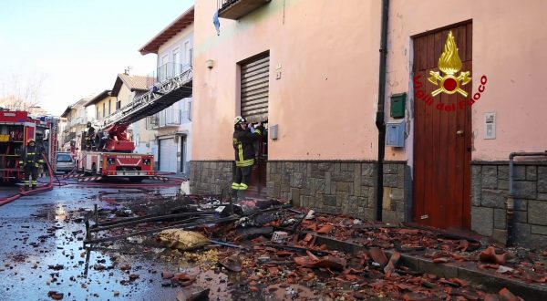 Piemonte, incendio a Mathi. Madre e tre figli scappano in tempo