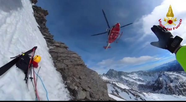 Due alpinisti francesi soccorsi in provincia di Cuneo, le immagini