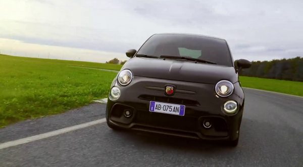 Abarth, una versione speciale della 695 per festeggiare i 75 anni