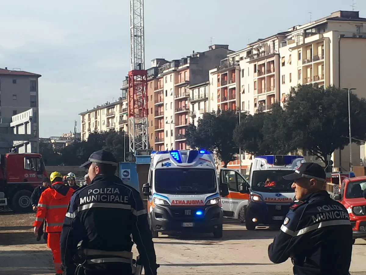 Crollo in cantiere supermercato a Firenze