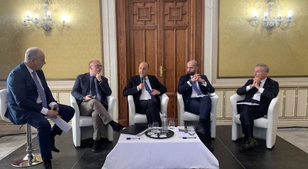 A Reggio Calabria focus su futuro del sistema aeroportuale dello Stretto