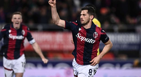 Bologna-Verona 2-0, rossoblu in solitaria al quarto posto