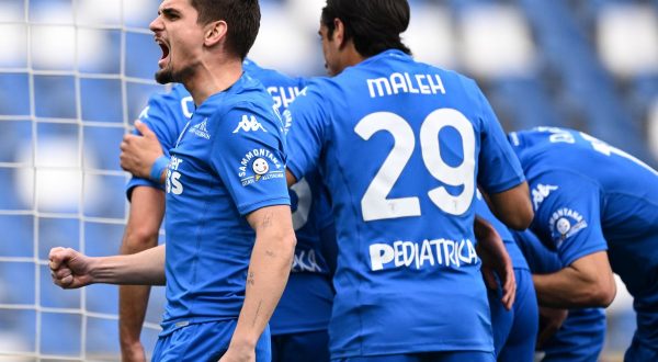 Colpo Empoli, Bastoni gela il Sassuolo nel recupero