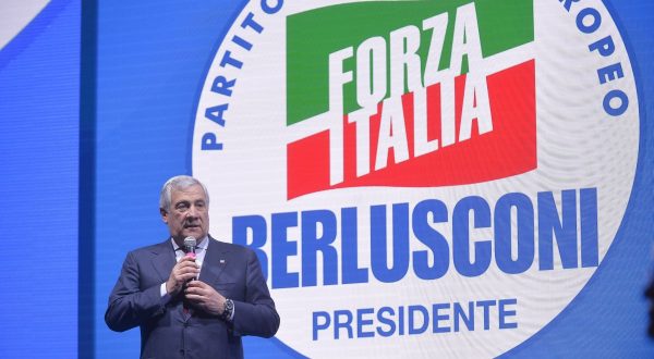 Forza Italia, Tajani eletto segretario nazionale