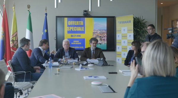 Ryanair, in estate 5 nuove rotte su Catania