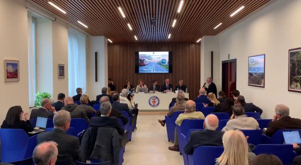 Trasporto pubblico competitivo obiettivo possibile, convegno a Milano